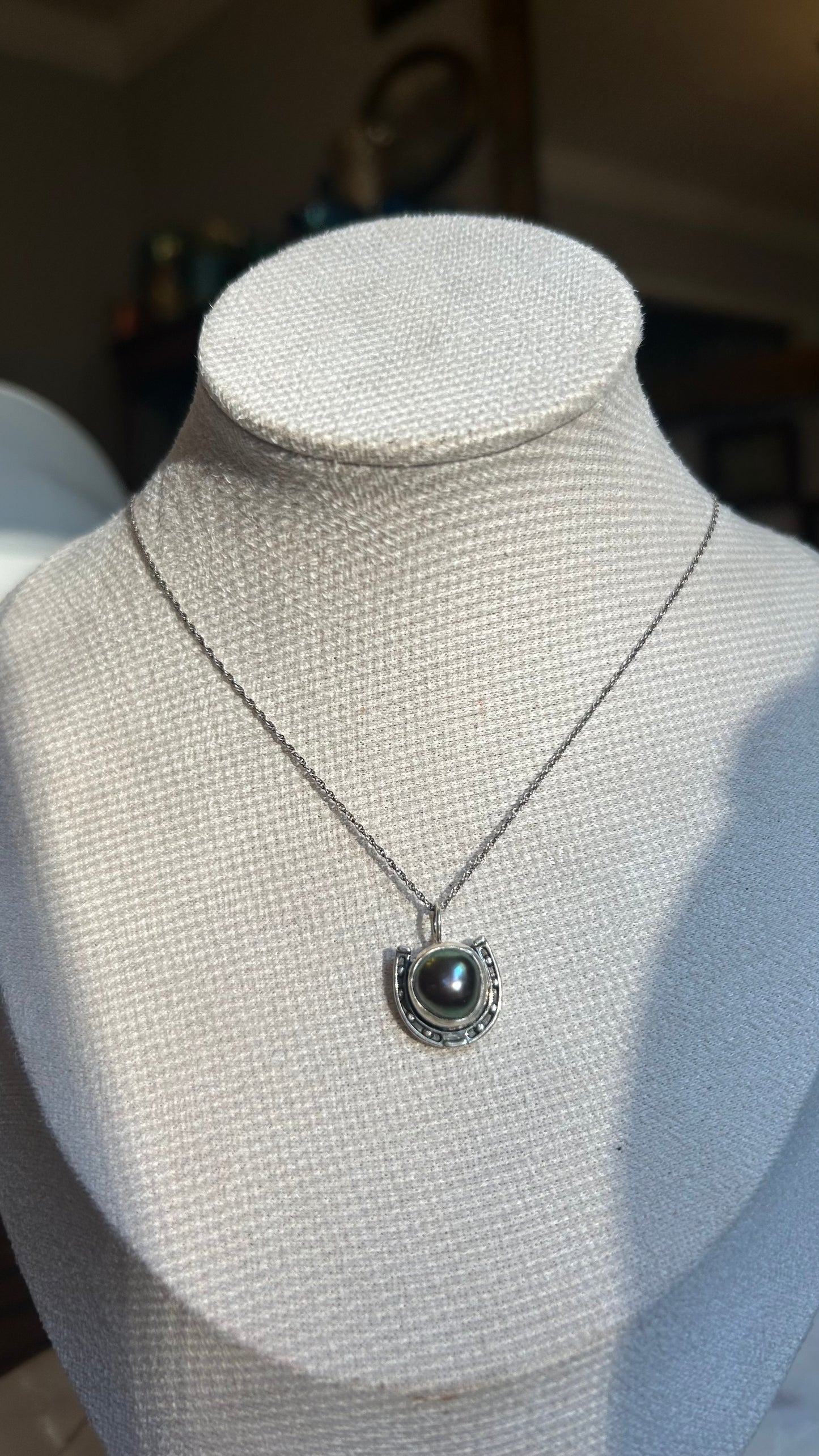 Black freshwater Pearl Horseshoe Necklace