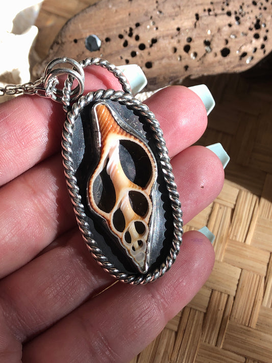 Spindel Shell Slice Pendant with Chain