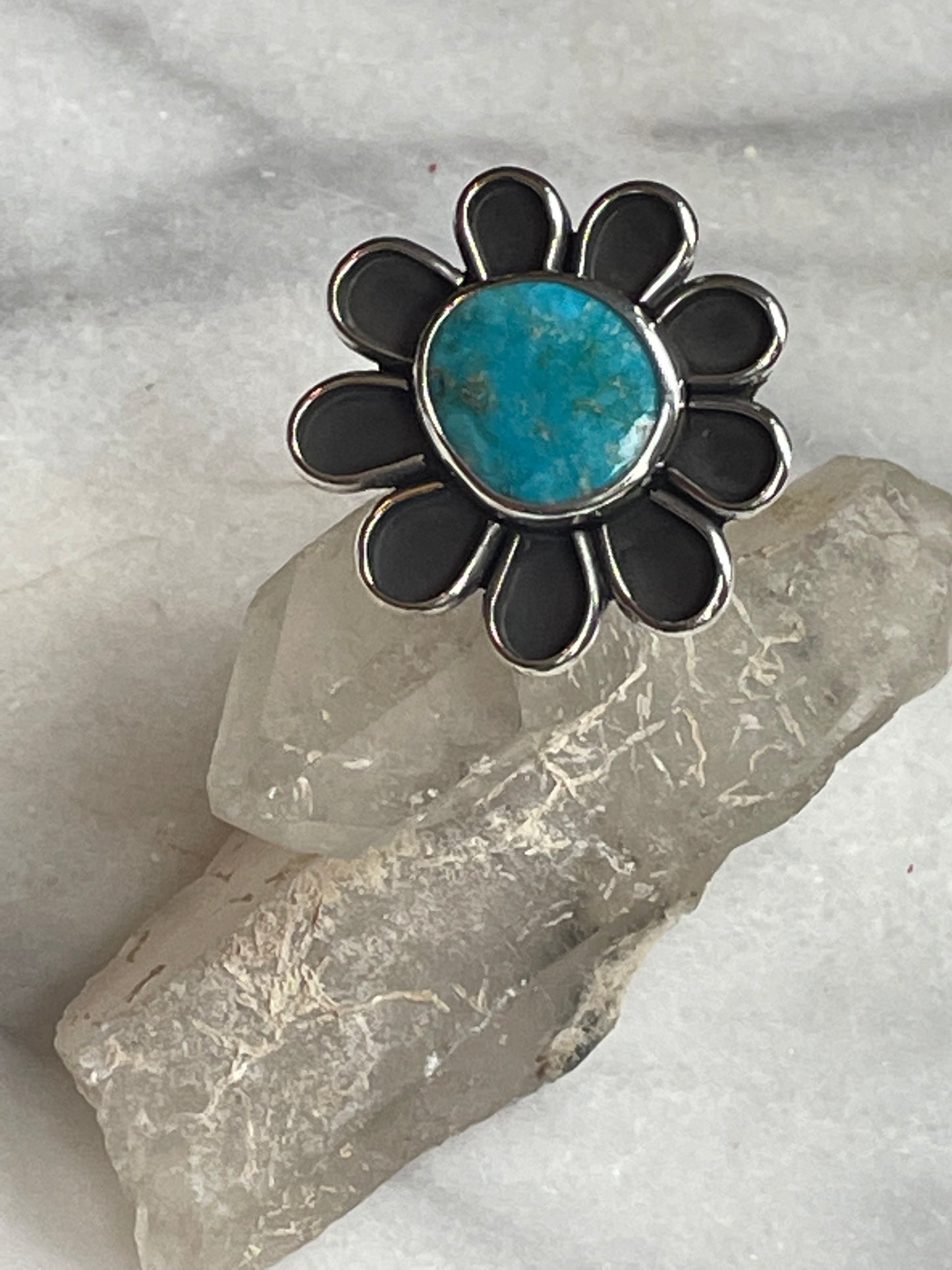 Size 7 Kingman Turquoise Daisy Ring