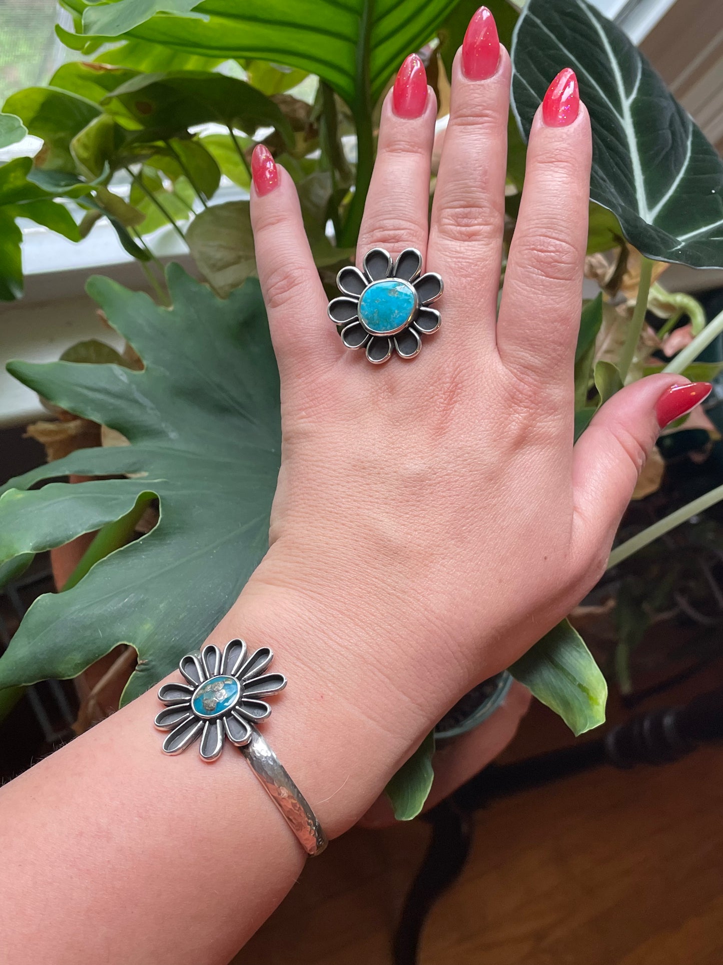 Size 7 Kingman Turquoise Daisy Ring