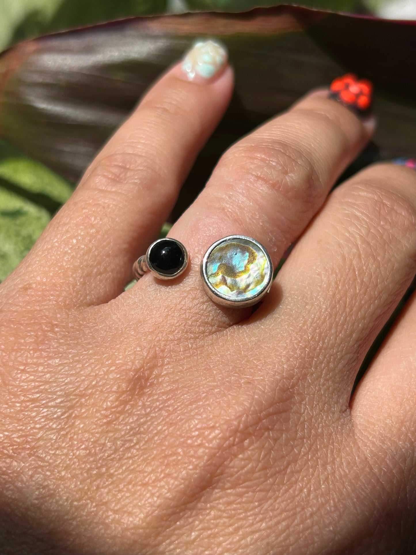 Abalone & Onyx size 8.25