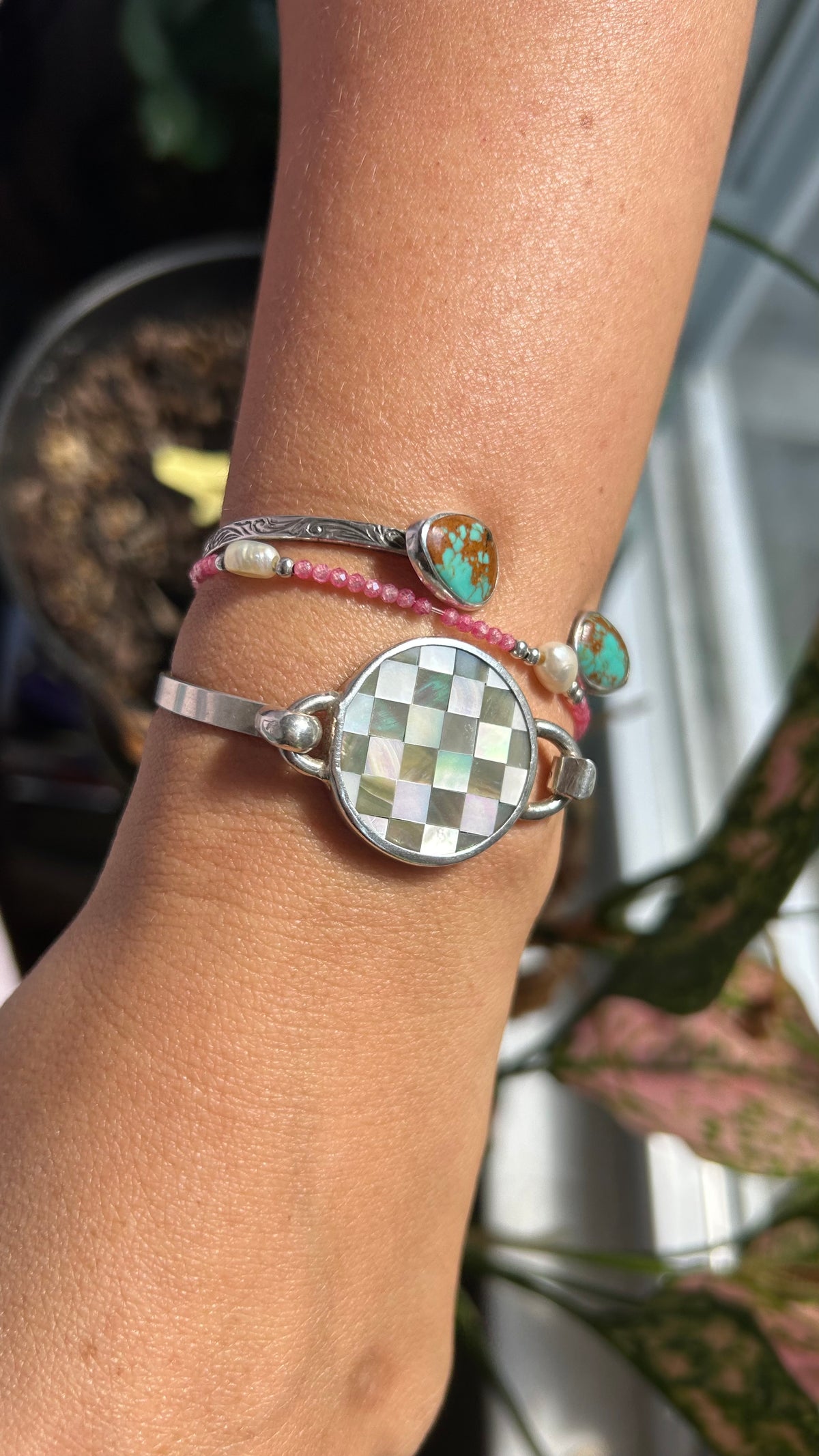 Checker shell inlay cuff