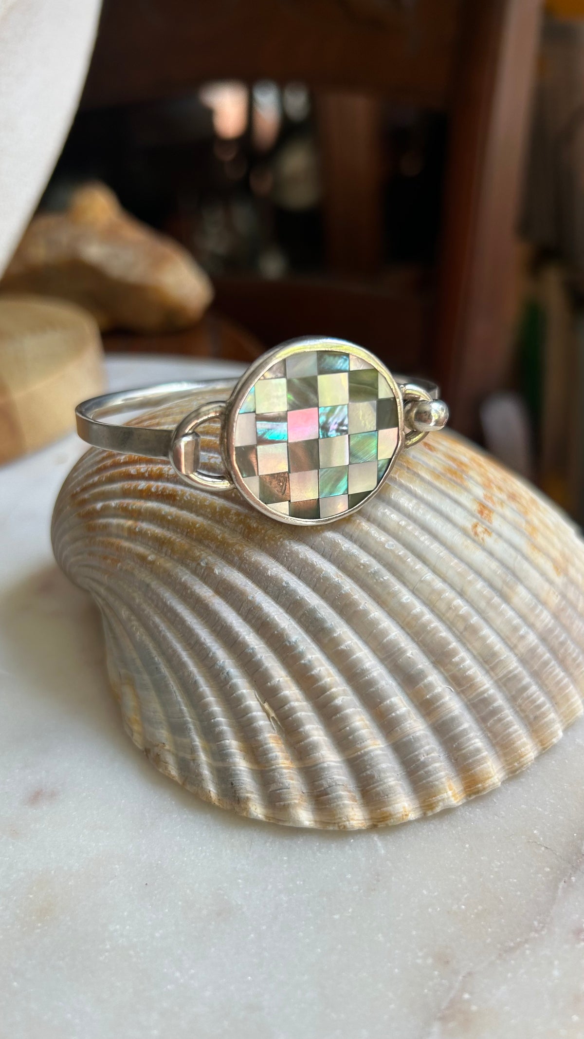 Checker shell inlay cuff