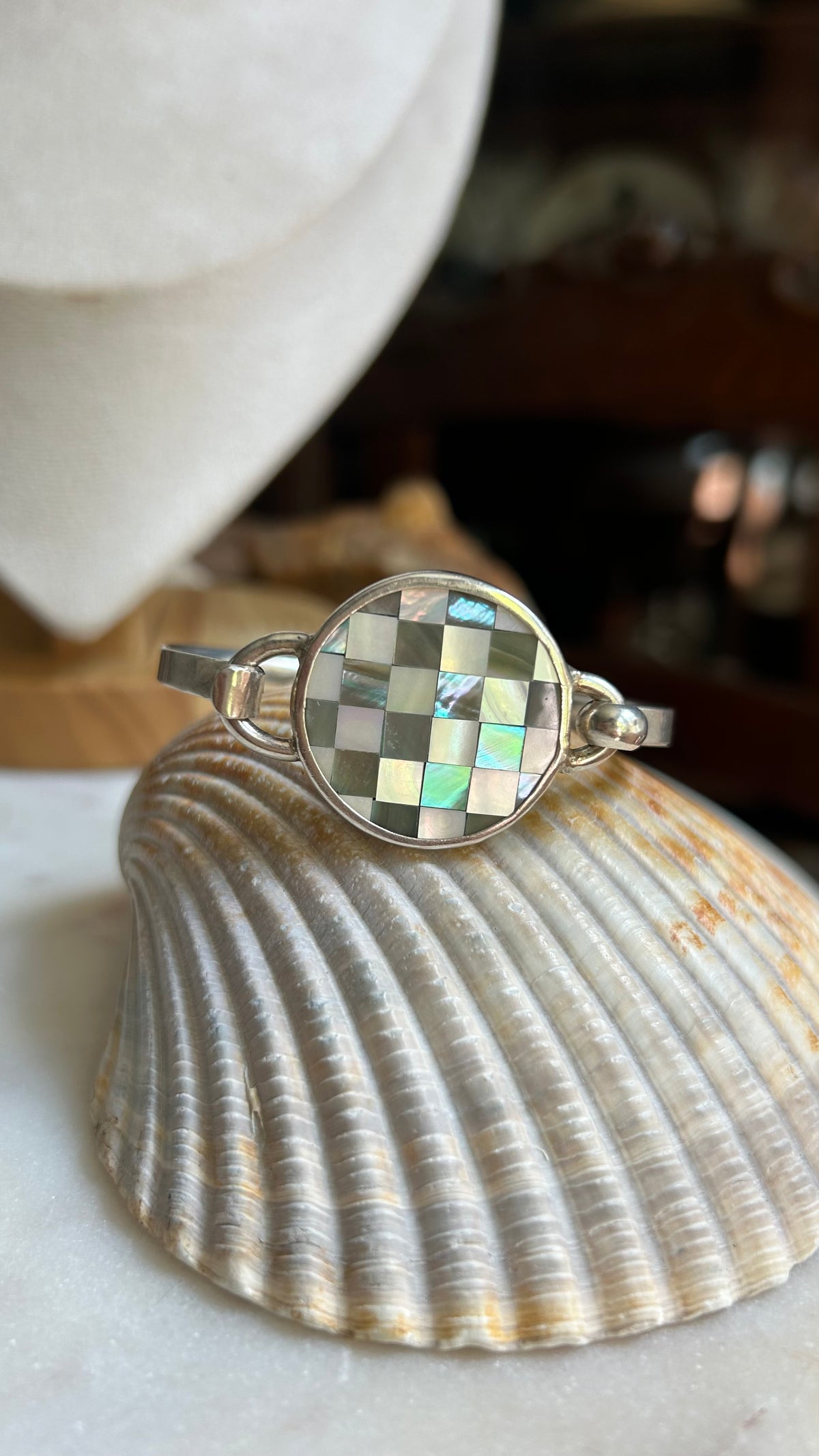 Checker shell inlay cuff