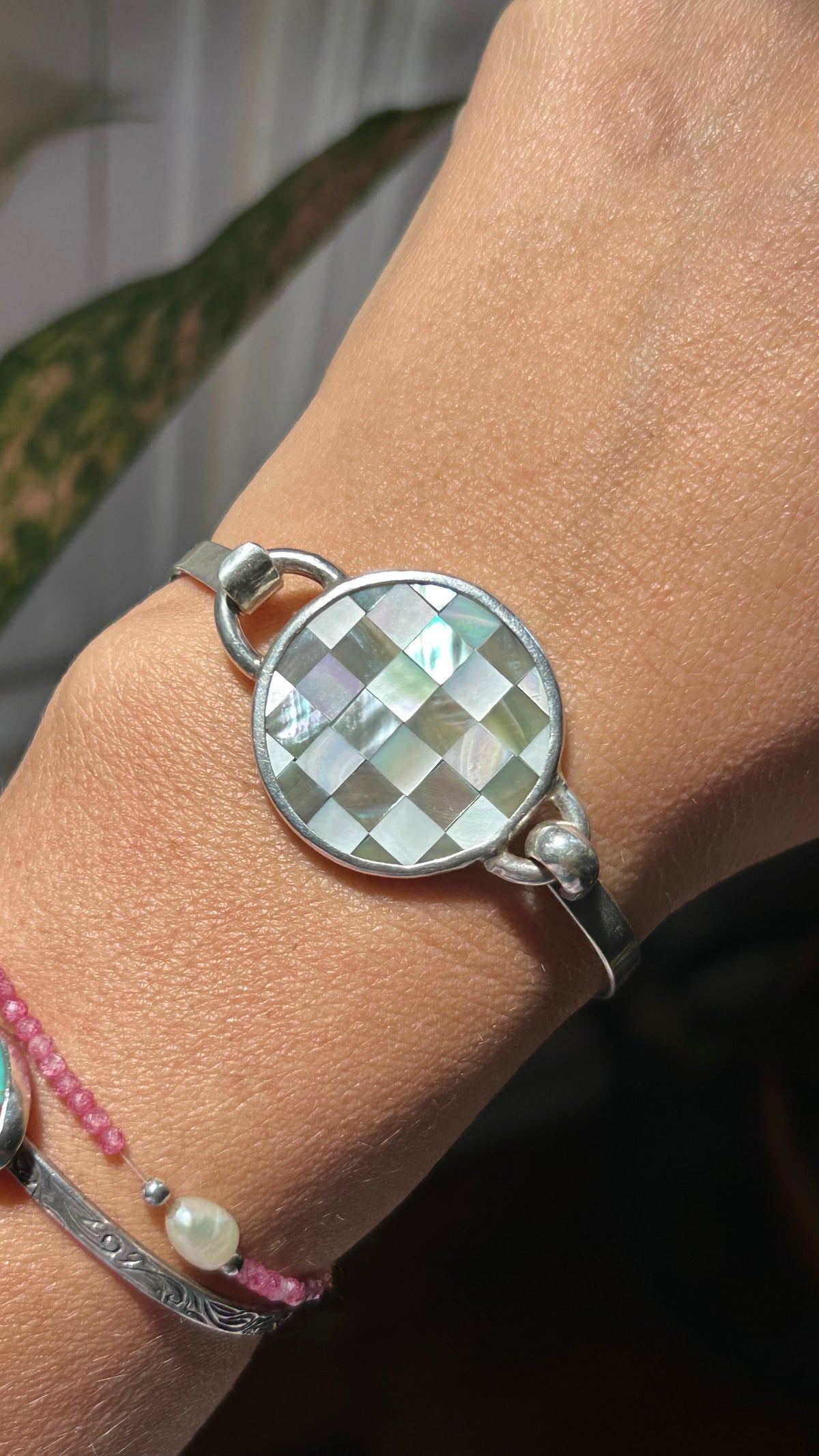 Checker shell inlay cuff