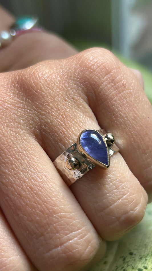 Mixed metal Tanzinite wide band size 6.75