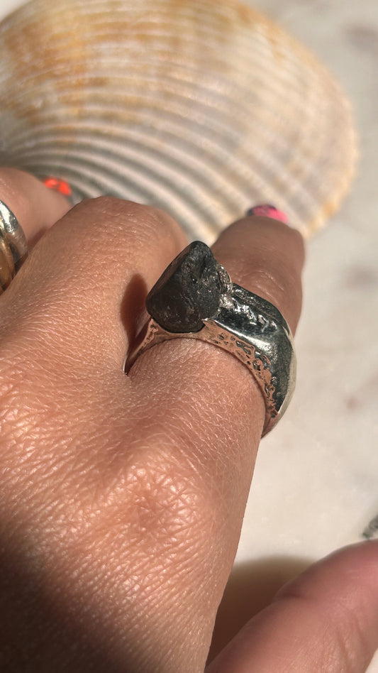 Blazar Jewelry Black Raw Sapphire Cast in Place Size 9.5