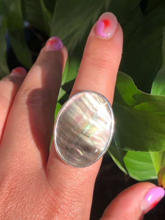 Mother of Pearl Oval Ring Size Size 8